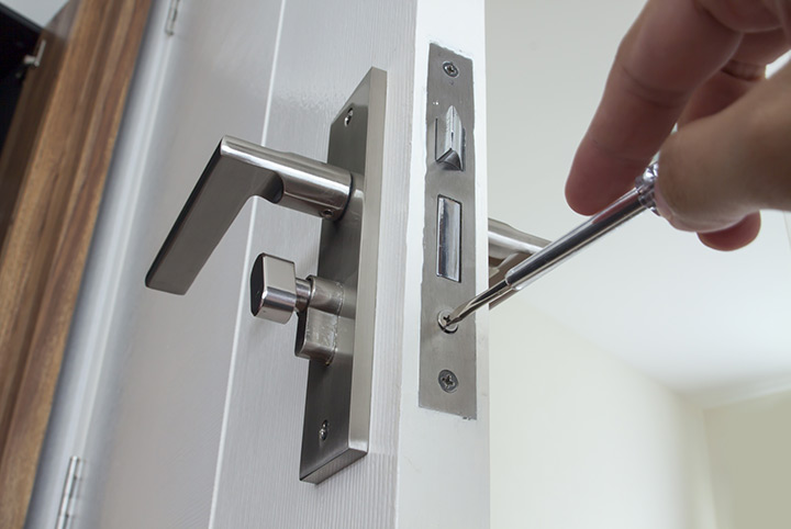 Our local locksmiths are able to repair and install door locks for properties in West Croydon and the local area.